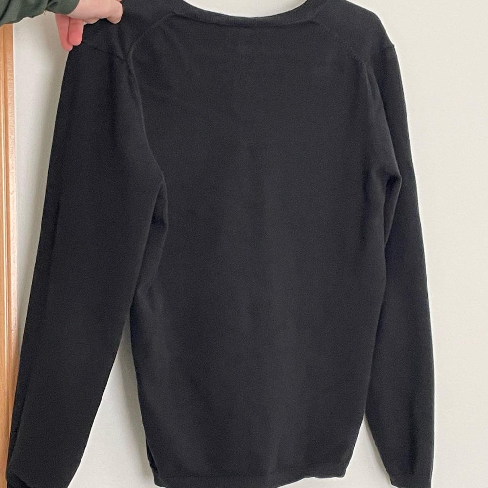 TH Sweater - Picture 2 of 3